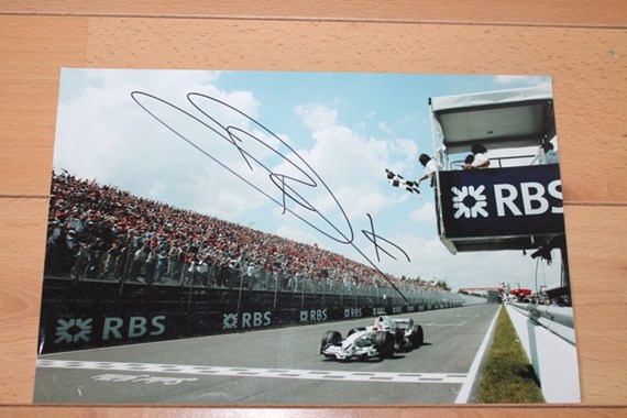 BMW SAUBER SIGNED PICTURE