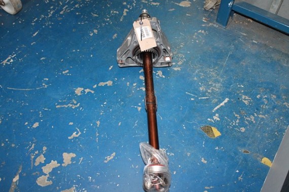REAR UPRIGHT WITH DRIVESHAFT 