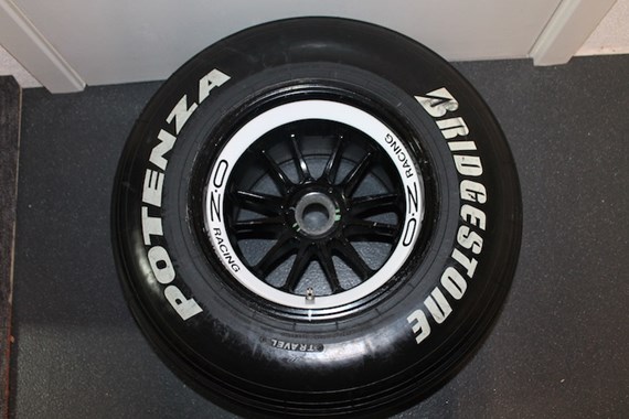 FRONT WHEEL WITH TYRE
